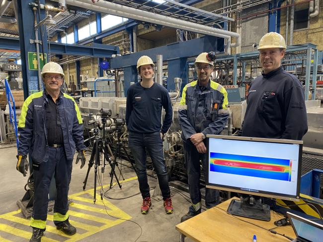 Forskare från Swerim under försök med induktionsuppvärmning. (Foto: Swerim)